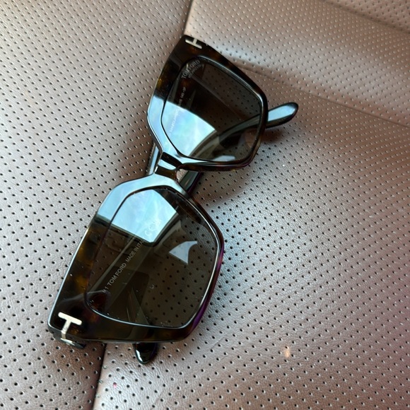 Tom Ford TF1030 Winona Polarized Sunglasses 52H Dark Havana 53mm FT1030 - Picture 3 of 4